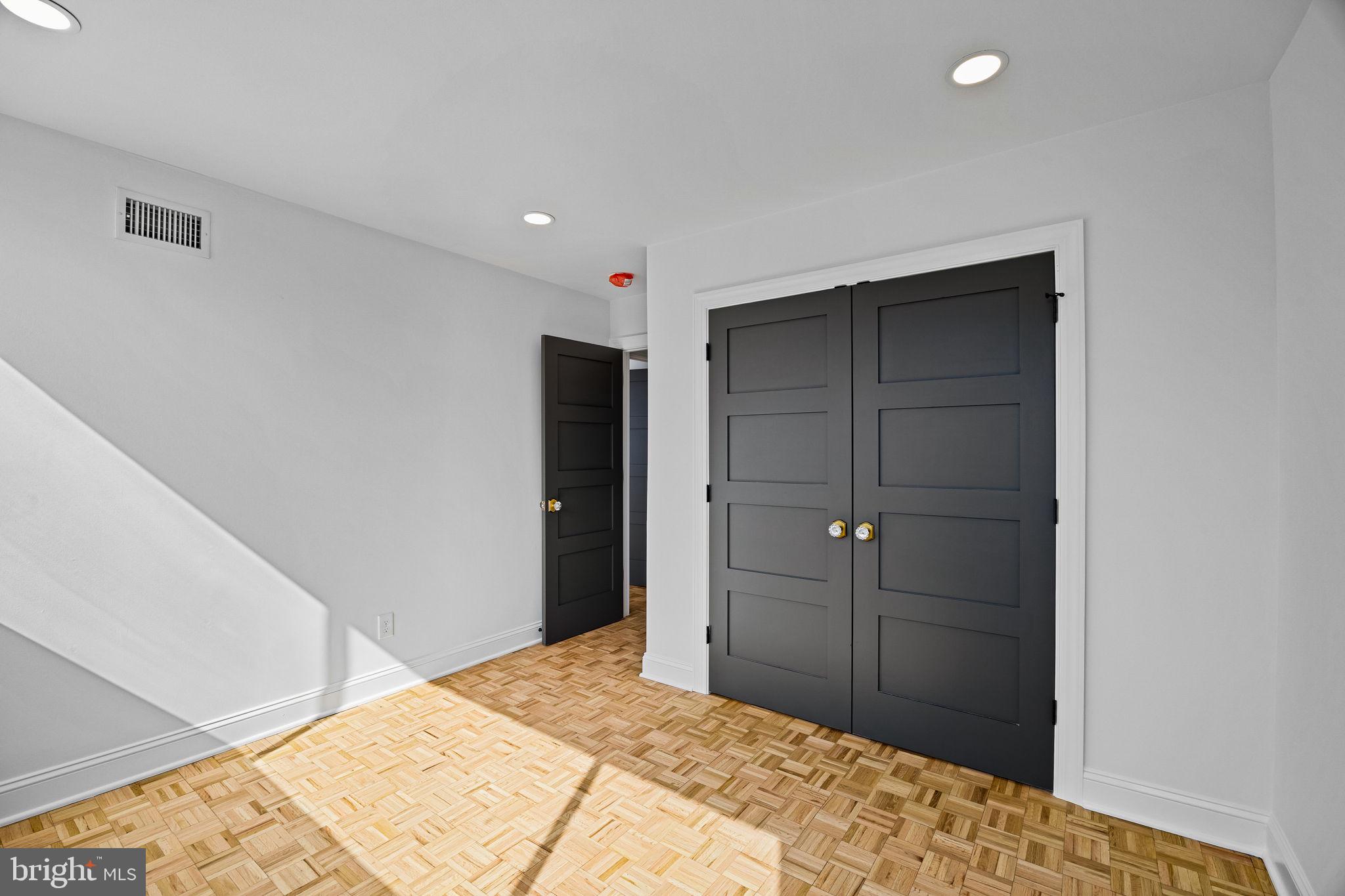 242 Locust Street Philadelphia, PA 19106 - Photo 28 of 62 a bedroom with a bed and a rug