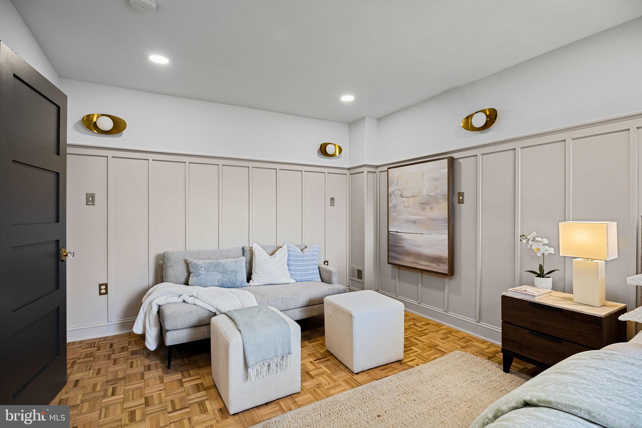 242 Locust Street Philadelphia, PA 19106 - Photo 32 of 62 a bedroom with furniture and a lamp