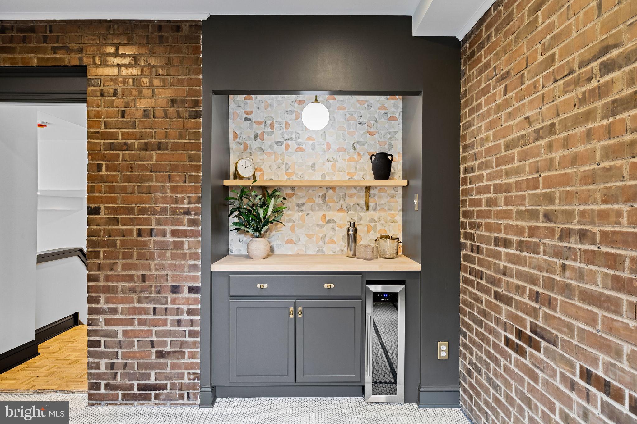 242 Locust Street Philadelphia, PA 19106 - Photo 49 of 62 a view of a door