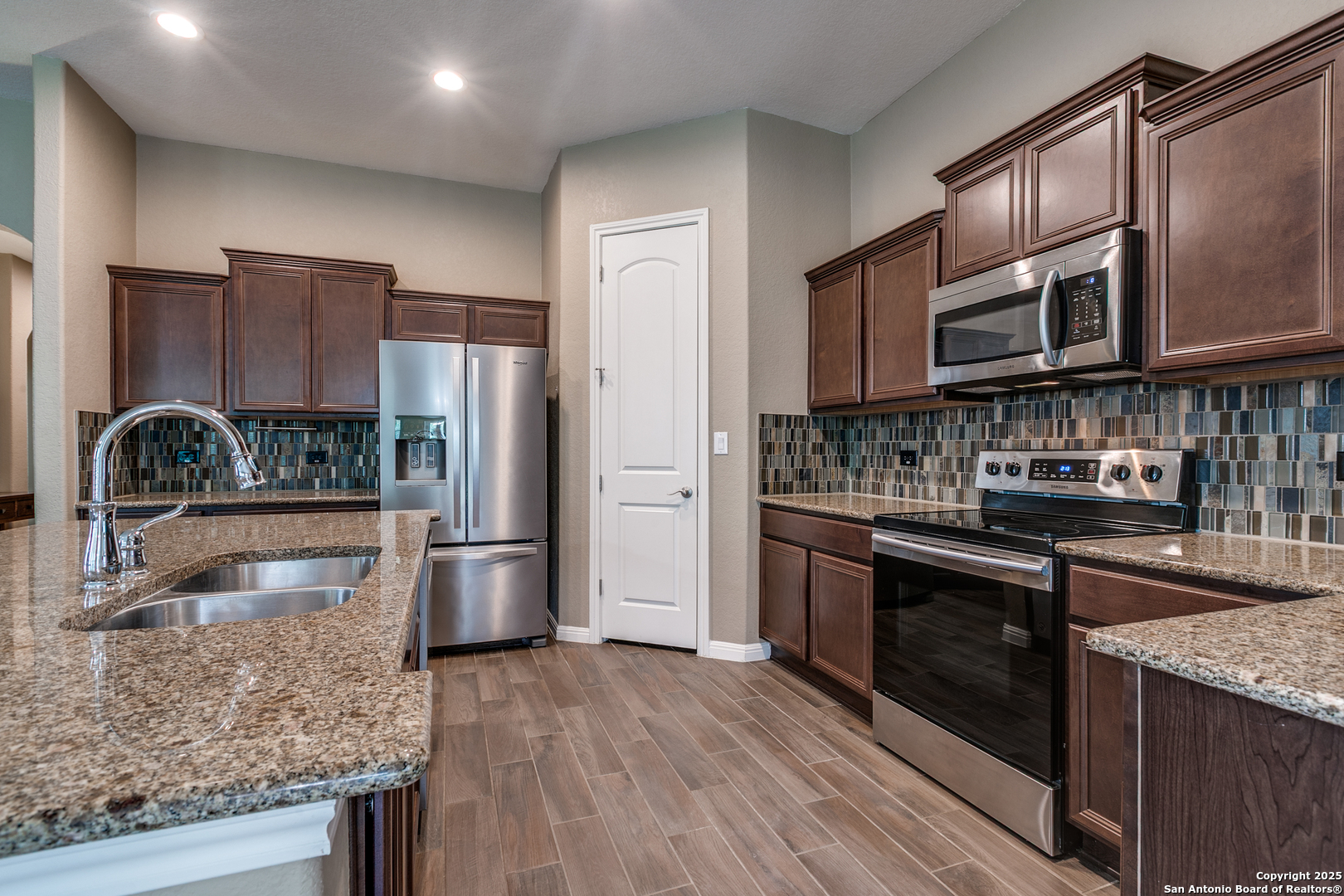 305 Iron Gate Pleasanton, TX 78064 - Photo 11 of 26