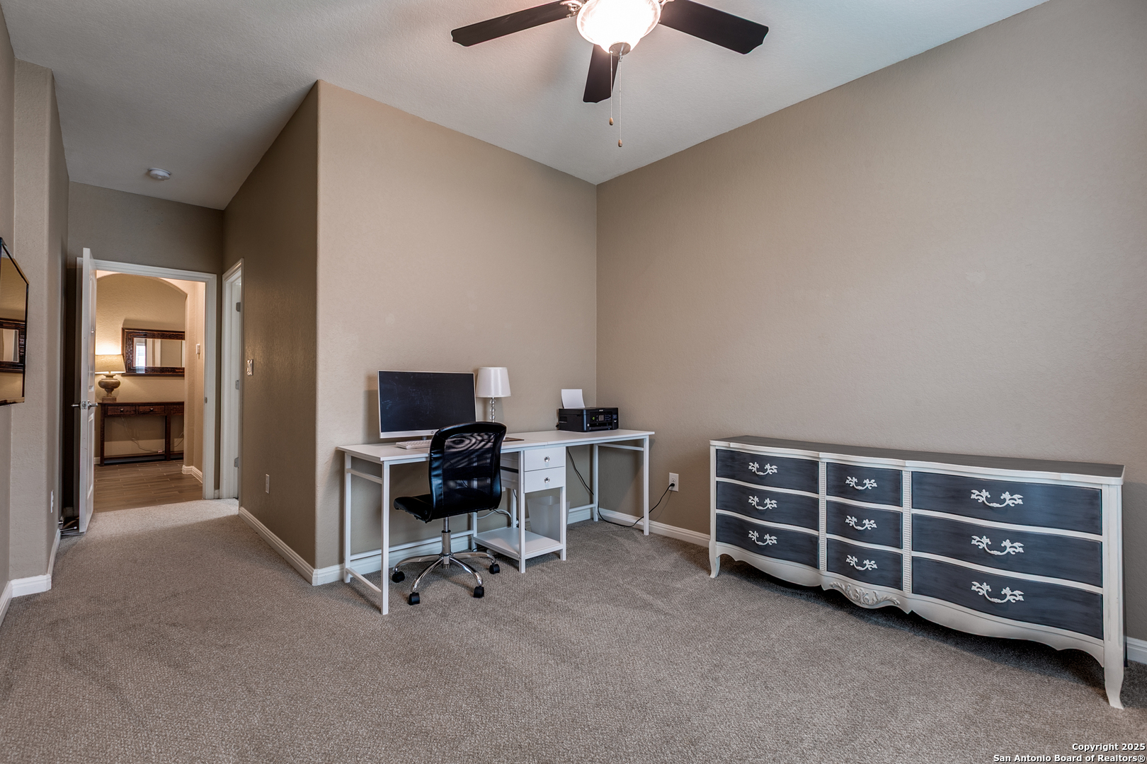 305 Iron Gate Pleasanton, TX 78064 - Photo 14 of 25 a view of a livingroom with a workspace
