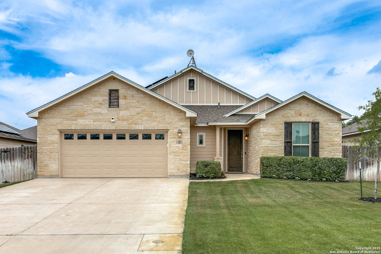 305 Iron Gate Pleasanton, TX 78064 - Photo 4 of 26