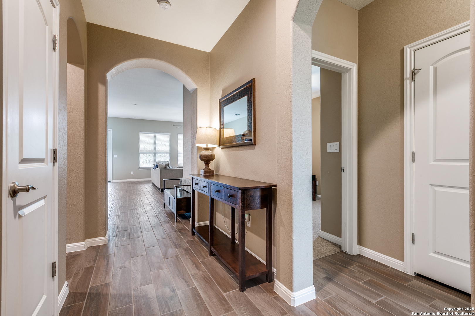 305 Iron Gate Pleasanton, TX 78064 - Photo 5 of 26