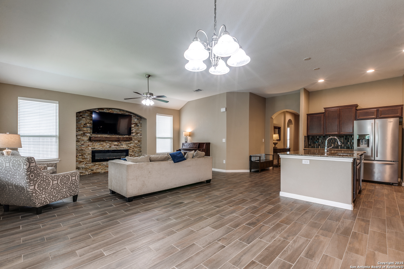 305 Iron Gate Pleasanton, TX 78064 - Photo 8 of 26