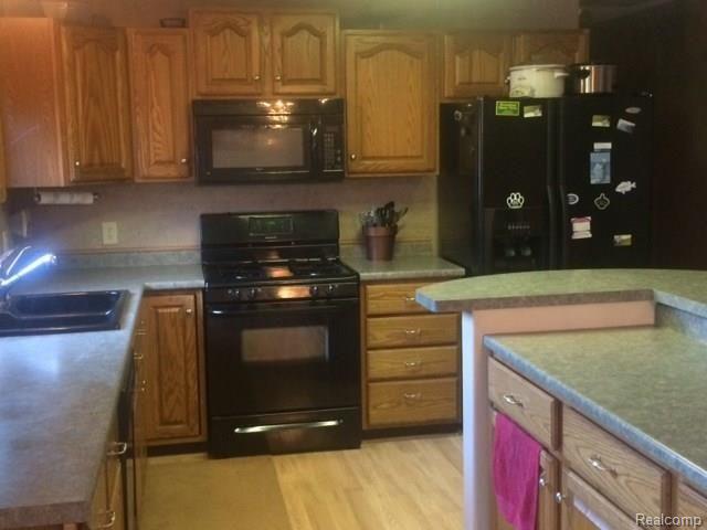 7826 Avoca Road Avoca, MI 48006 - Photo 8 of 23 Kitchen.jpg