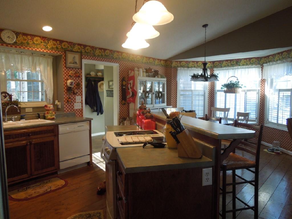 1034 Persinger Road Southwest Roanoke, VA 24015 - Photo 2 of 51 DSCN6700.JPG