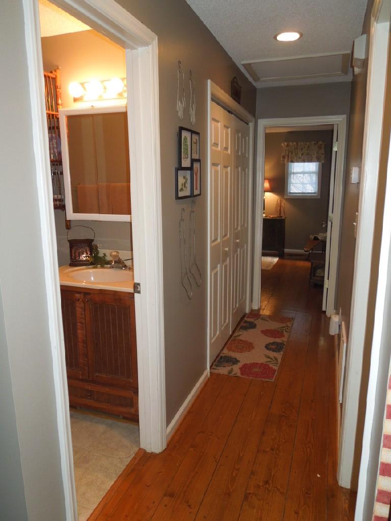 1034 Persinger Road Southwest Roanoke, VA 24015 - Photo 11 of 51 DSCN6706.JPG