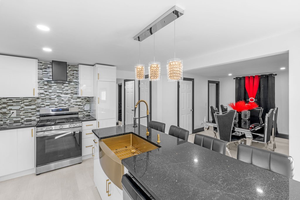 221 Holmes Road Warwick, RI 02888 - Photo 11 of 39