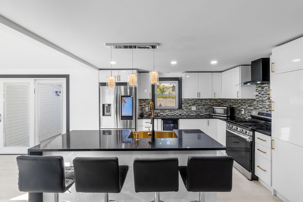 221 Holmes Road Warwick, RI 02888 - Photo 12 of 39