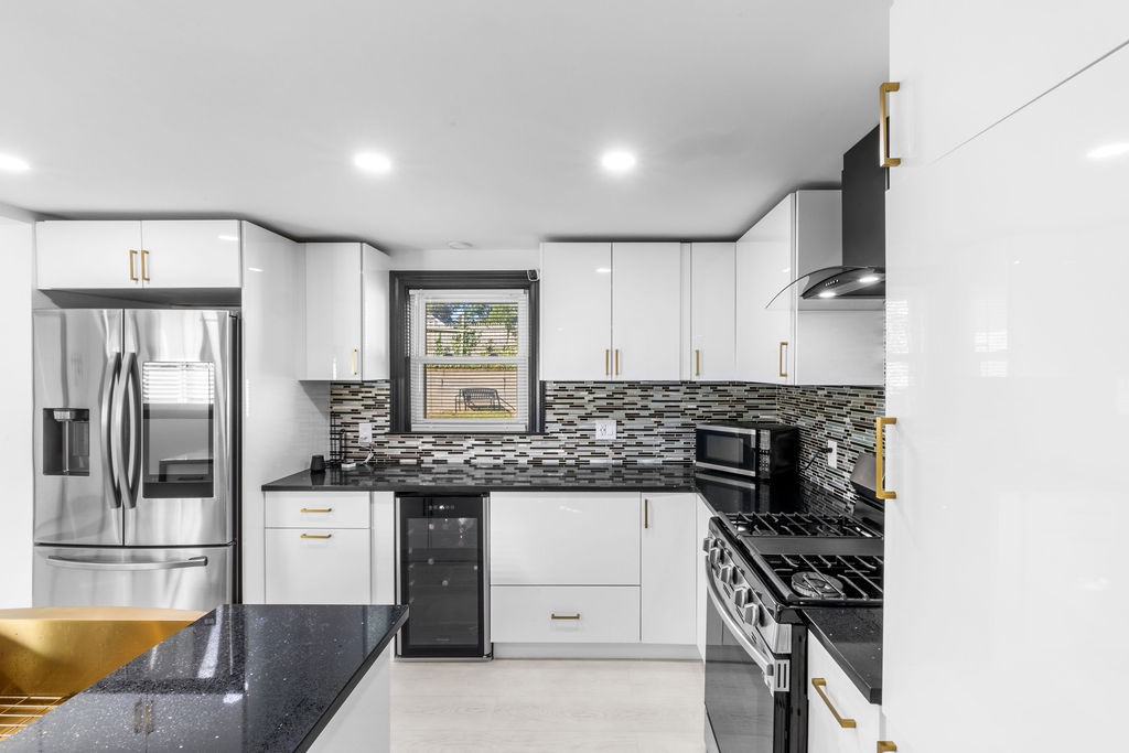 221 Holmes Road Warwick, RI 02888 - Photo 13 of 39