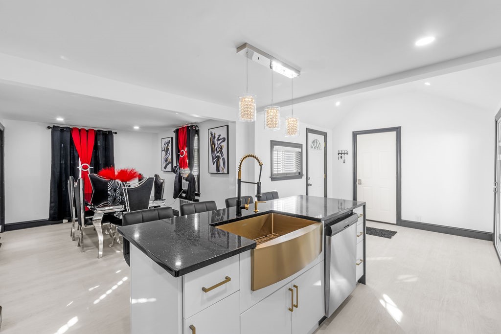 221 Holmes Road Warwick, RI 02888 - Photo 14 of 39