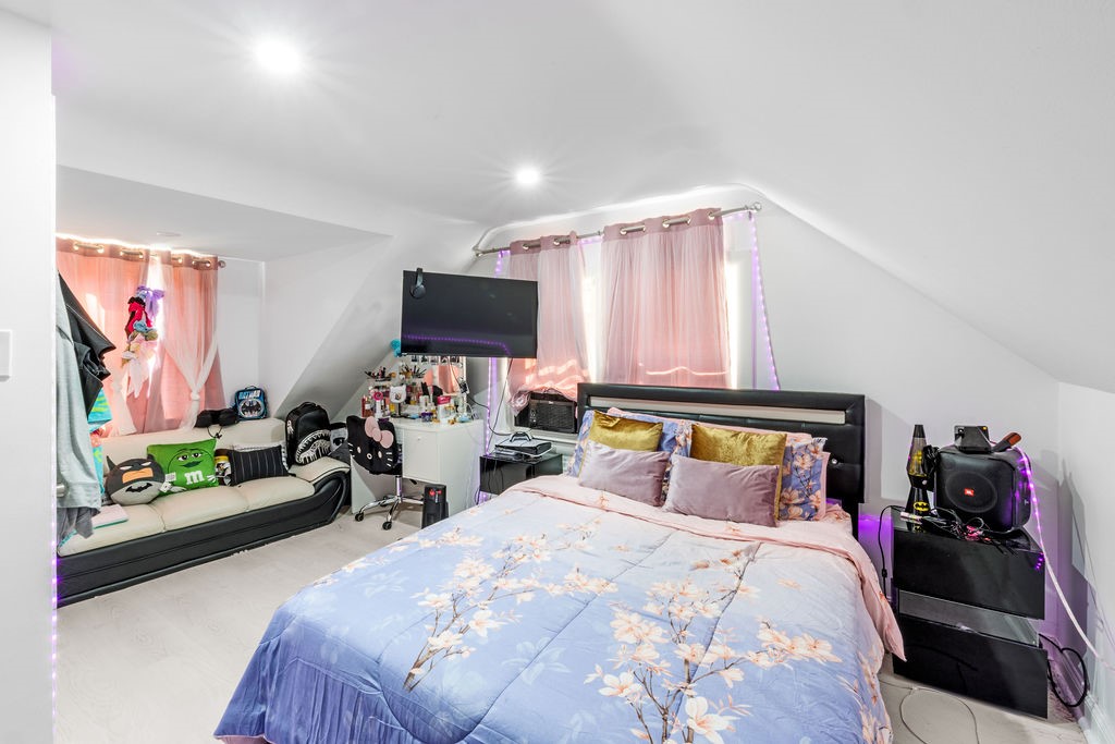 221 Holmes Road Warwick, RI 02888 - Photo 28 of 39 Bedroom 3 on the 2nd level