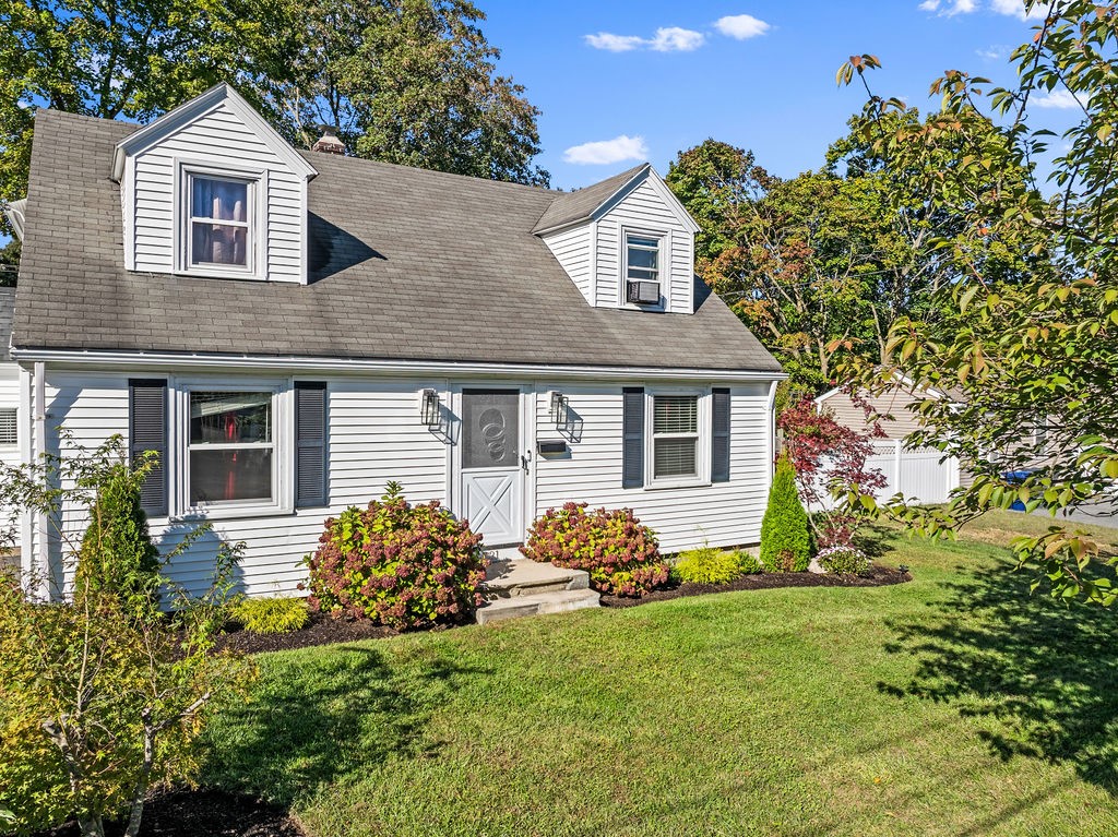 221 Holmes Road Warwick, RI 02888 - Photo 3 of 39