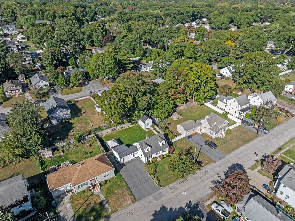 221 Holmes Road Warwick, RI 02888 - Photo 7 of 39