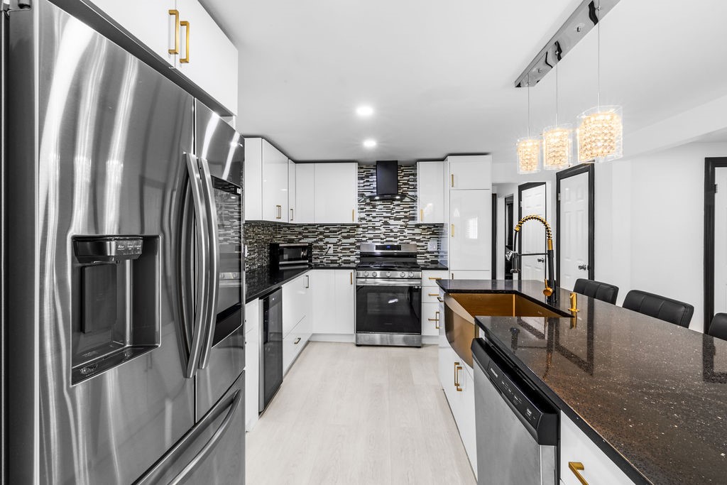 221 Holmes Road Warwick, RI 02888 - Photo 8 of 39