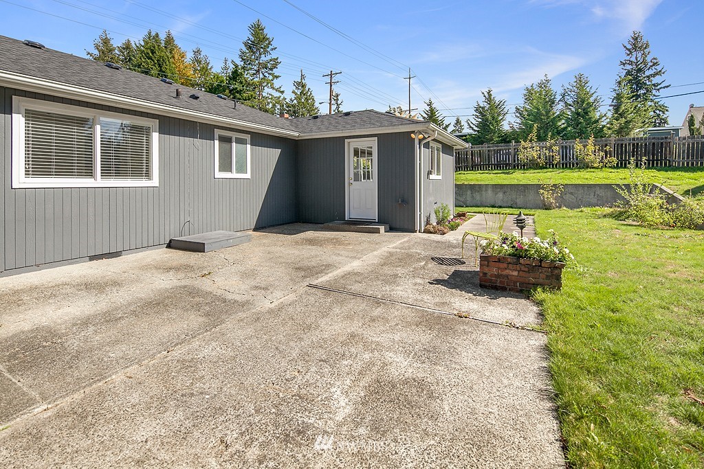 9008 220th Street Southwest Edmonds, WA 98026 - Photo 11 of 12 Gallery Image 11