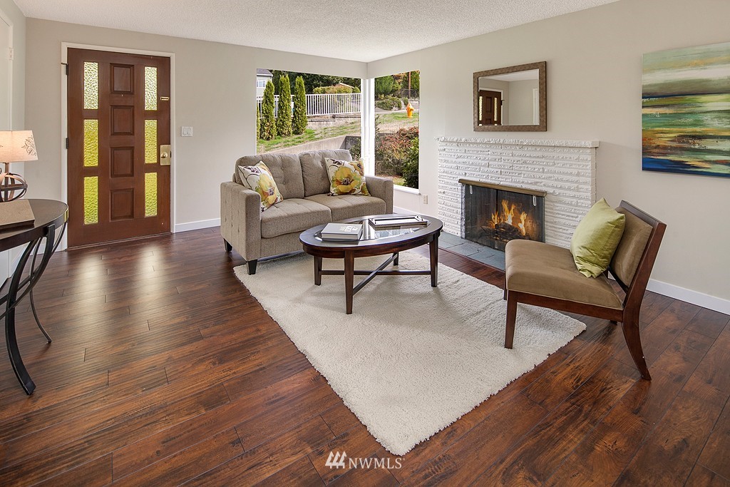 9008 220th Street Southwest Edmonds, WA 98026 - Photo 3 of 12 Gallery Image 3