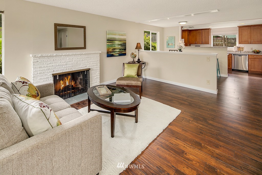9008 220th Street Southwest Edmonds, WA 98026 - Photo 4 of 12 Gallery Image 4