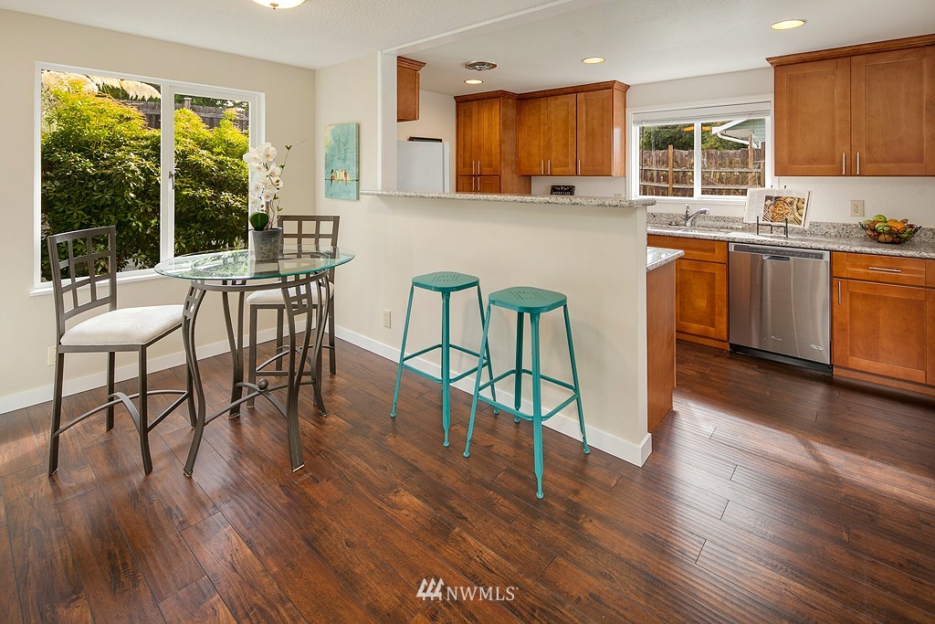 9008 220th Street Southwest Edmonds, WA 98026 - Photo 5 of 12 Gallery Image 5