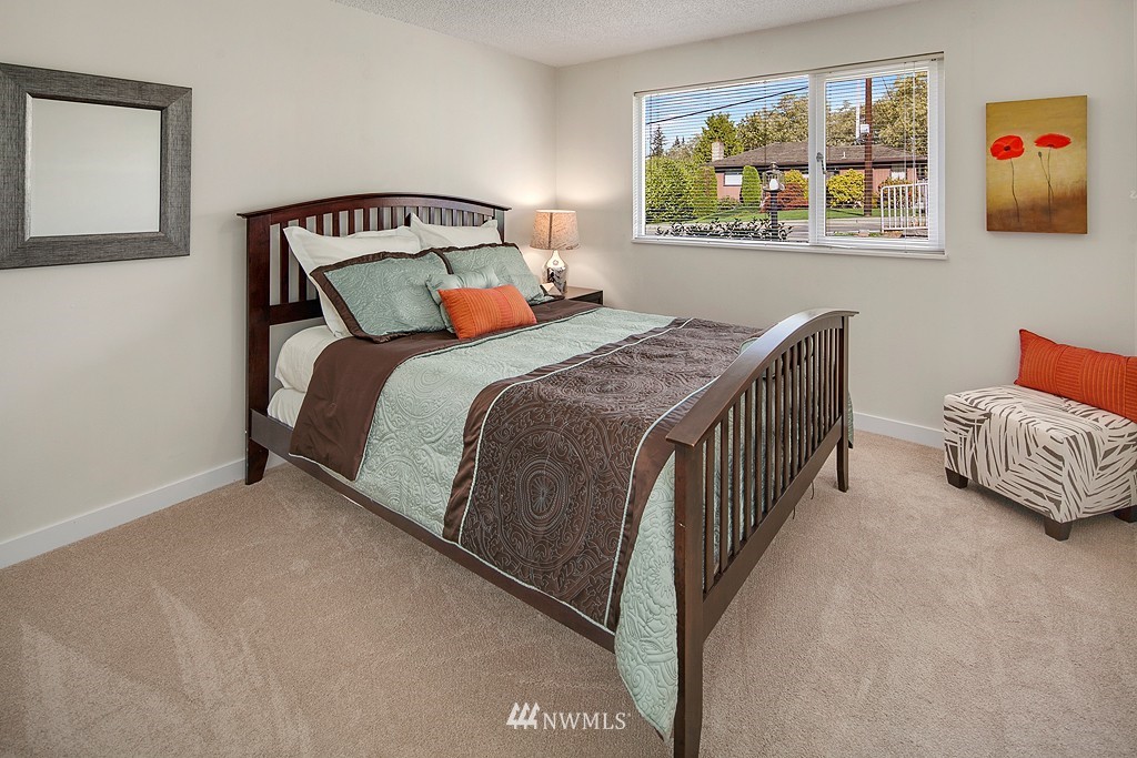 9008 220th Street Southwest Edmonds, WA 98026 - Photo 8 of 12 Gallery Image 8