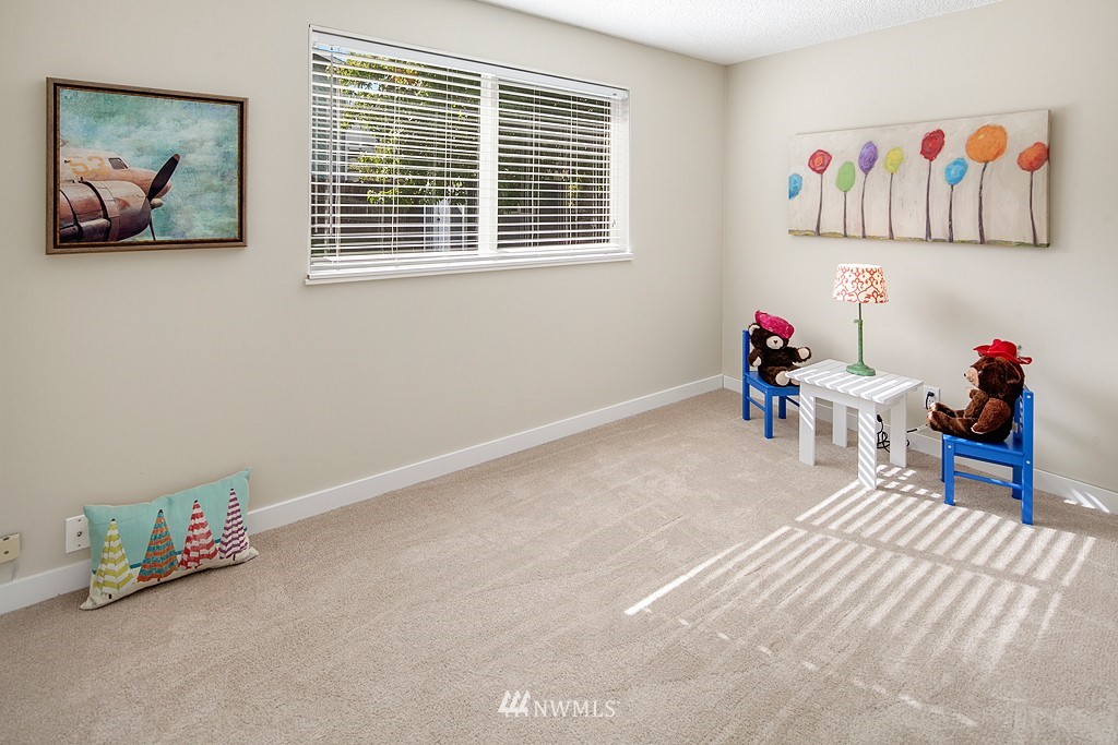 9008 220th Street Southwest Edmonds, WA 98026 - Photo 9 of 12 Gallery Image 9