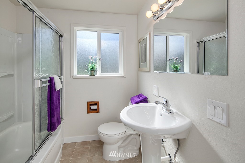 9008 220th Street Southwest Edmonds, WA 98026 - Photo 10 of 12 Gallery Image 10