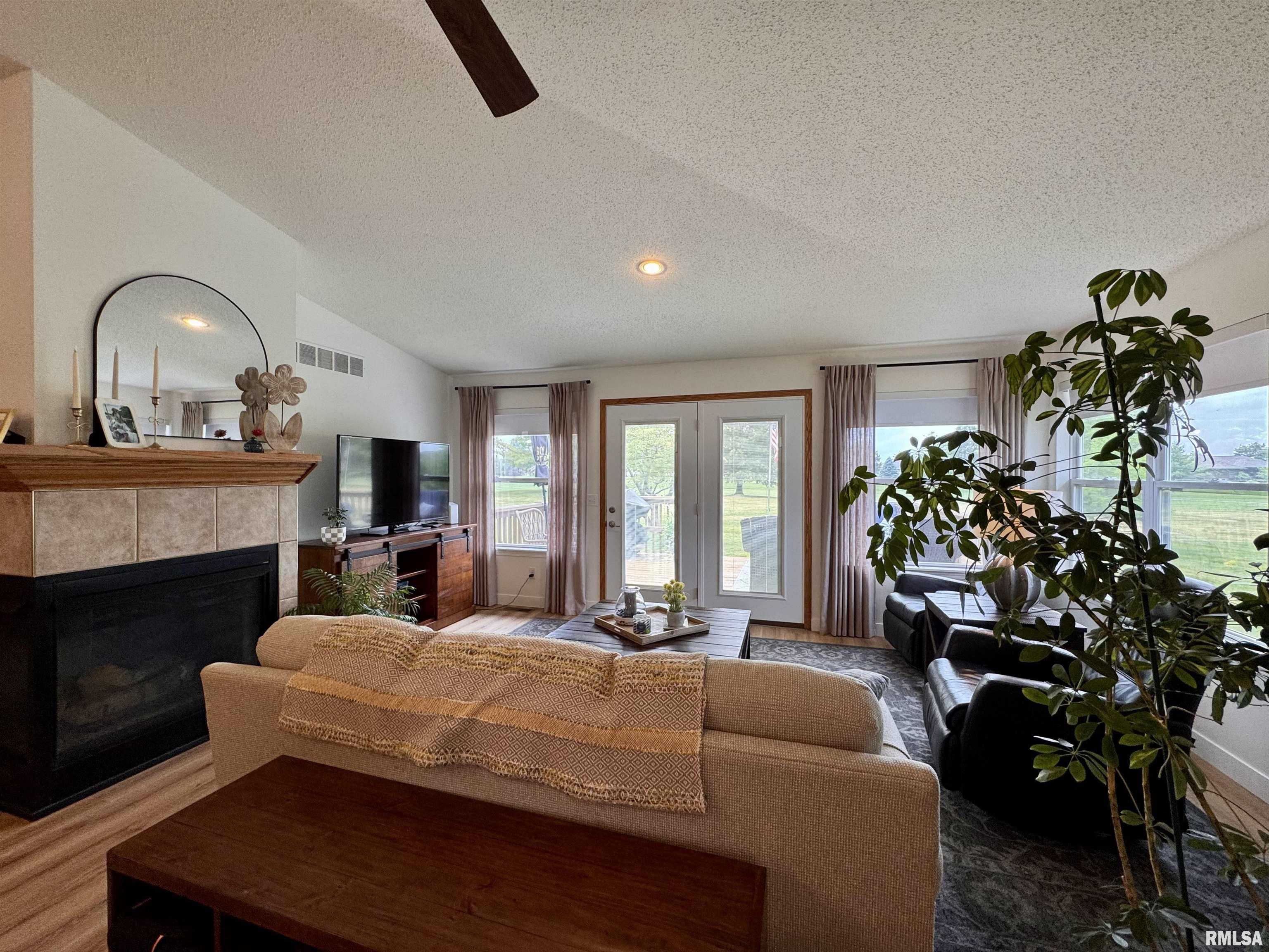 1123 Hawthorn Ridge Macomb, IL 61455 - Photo 7 of 34