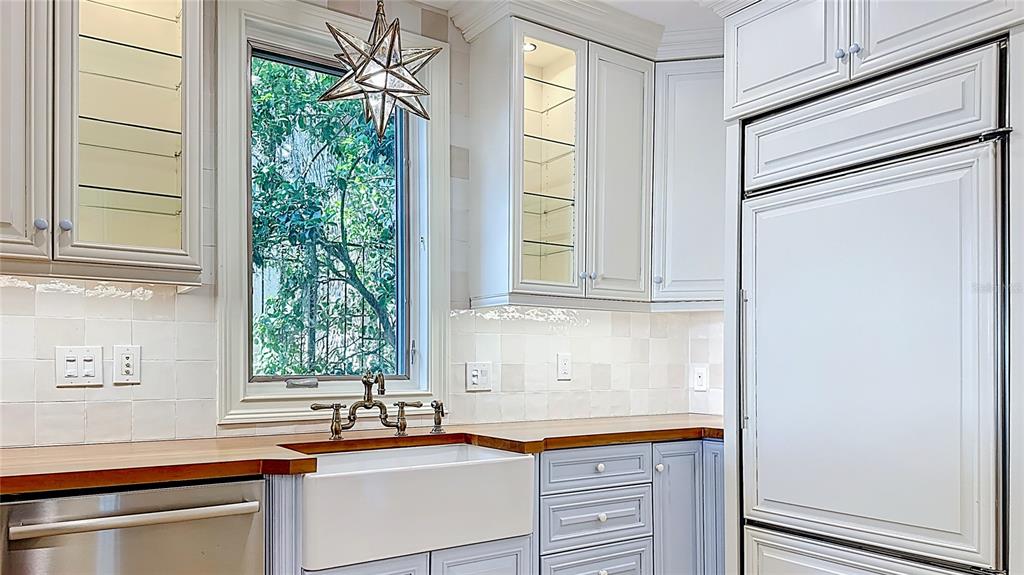 660 Osceola Avenue, Unit 101 Winter Park, FL 32789 - Photo 15 of 65 a kitchen with a sink and a window