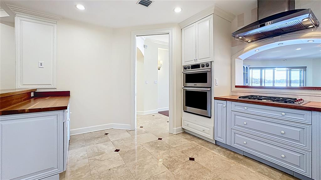 660 Osceola Avenue, Unit 101 Winter Park, FL 32789 - Photo 16 of 65 a bathroom with a sink and a mirror