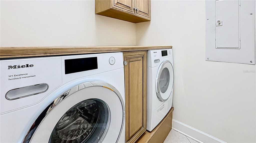 660 Osceola Avenue, Unit 101 Winter Park, FL 32789 - Photo 47 of 65 a utility room with dryer and washer