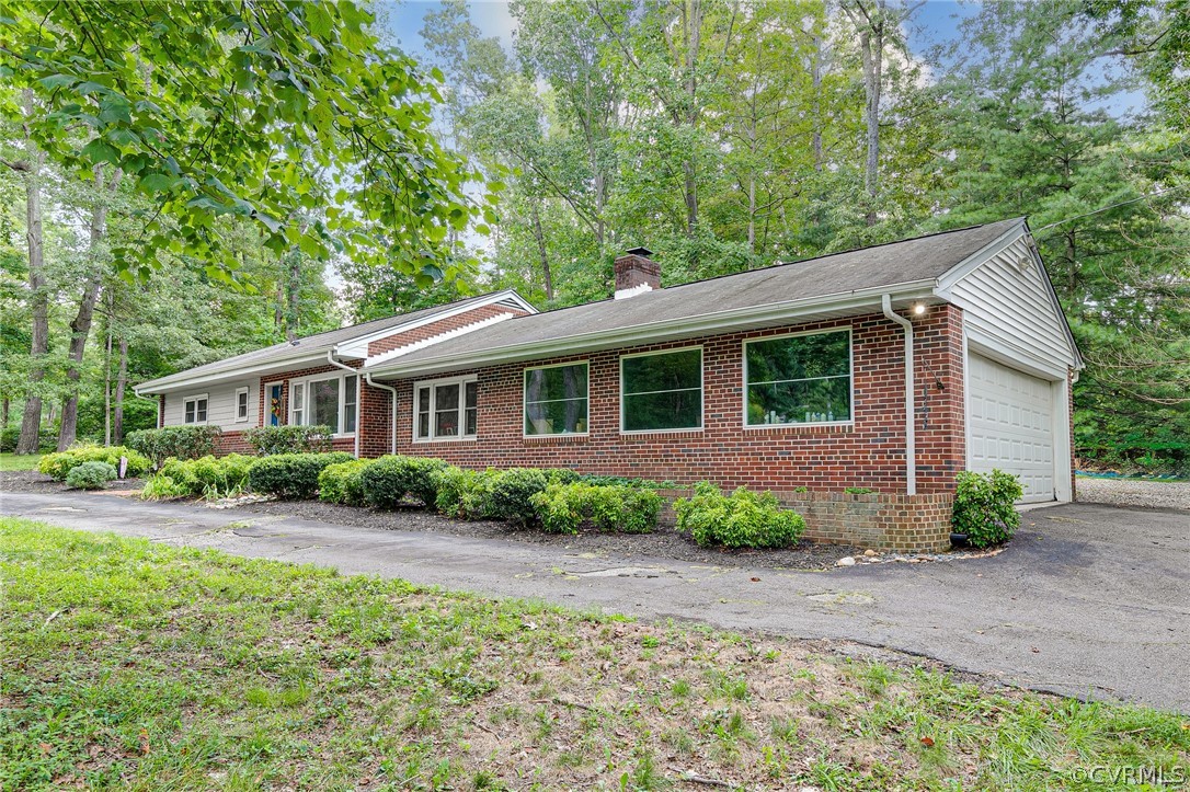 7854 Whitworth Road North Chesterfield, VA 23235 - Photo 2 of 20 Gallery Image 2