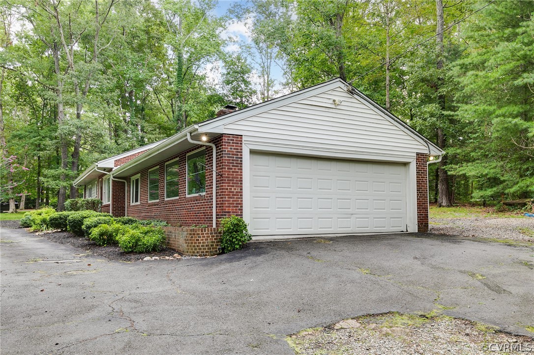 7854 Whitworth Road North Chesterfield, VA 23235 - Photo 3 of 20 Gallery Image 3