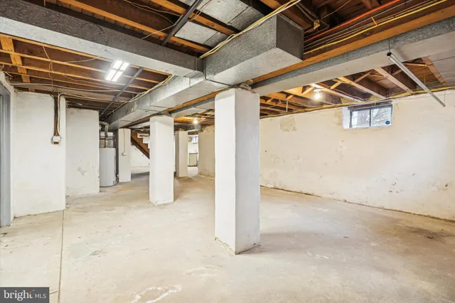 a view of utility room