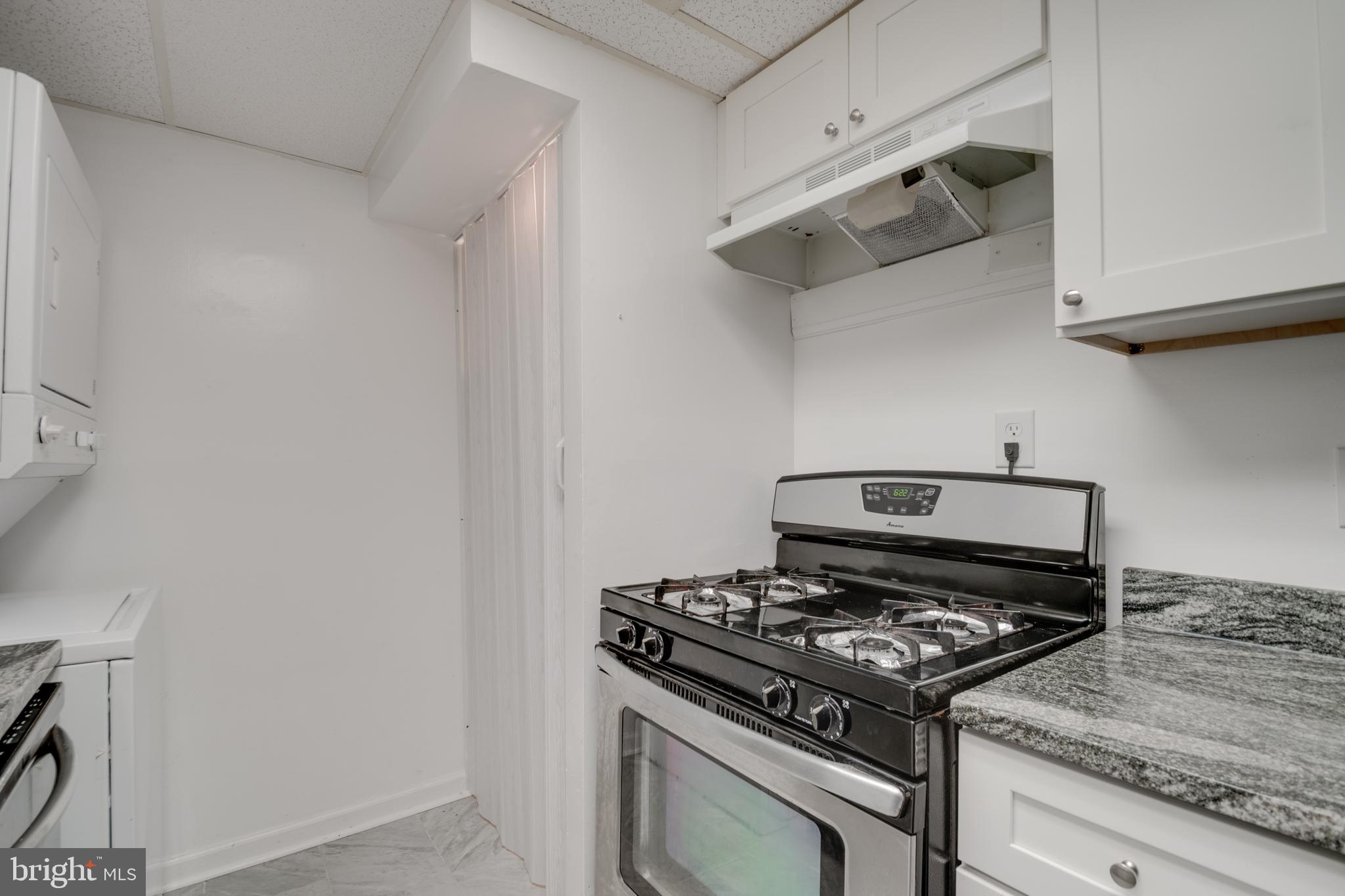 76 King Henry Circle, Unit 76B Baltimore, MD 21237 - Photo 11 of 29 a stove top oven sitting inside of a kitchen