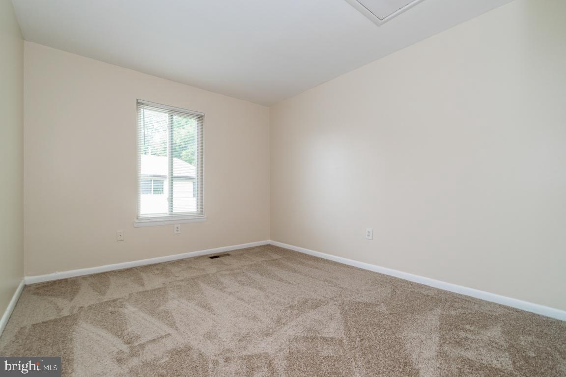 76 King Henry Circle, Unit 76B Baltimore, MD 21237 - Photo 20 of 29 an empty room with a window