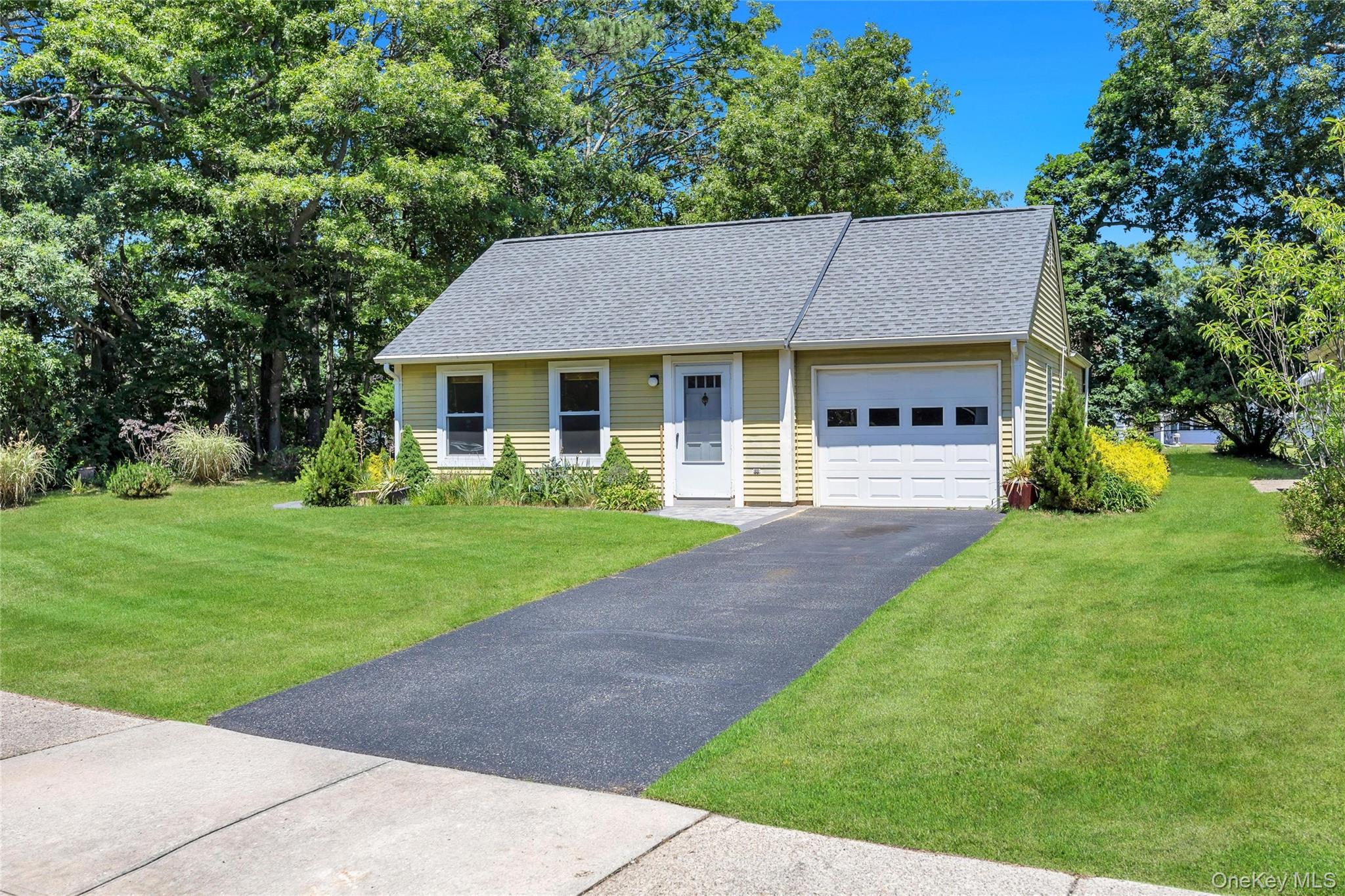 338 Edinburgh Drive Ridge, NY 11961 - Photo 2 of 22