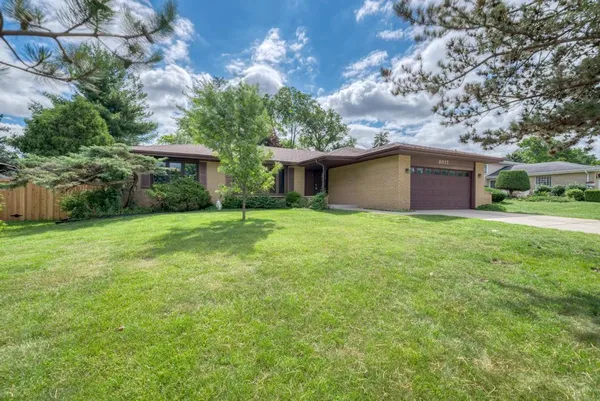 $460,000 | 8017 Sawyer Road, Darien, IL 60561