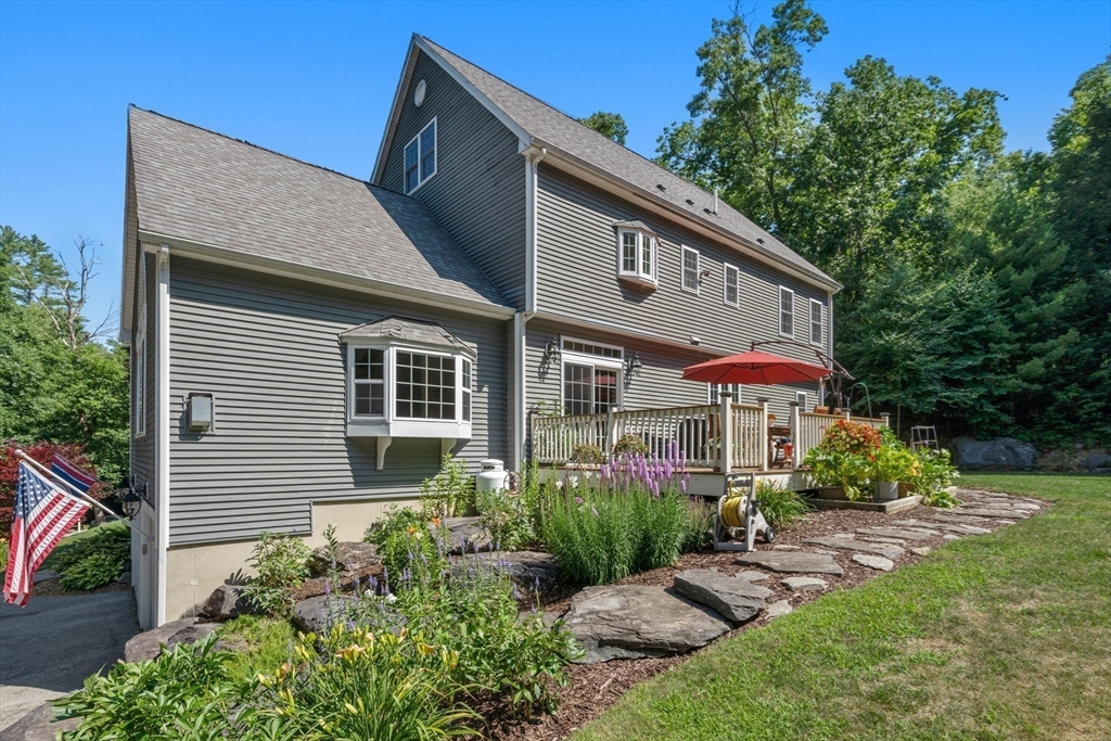400 New Boston Road Sturbridge, MA 01566 - Photo 39 of 42 a front view of a house with garden