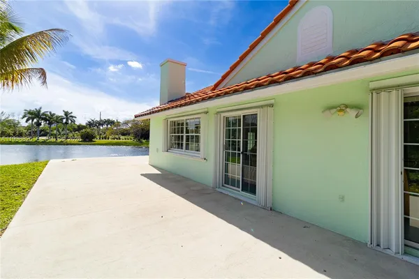 $1,350,000 | 10352 Northwest 46th Street, Doral, FL 33178