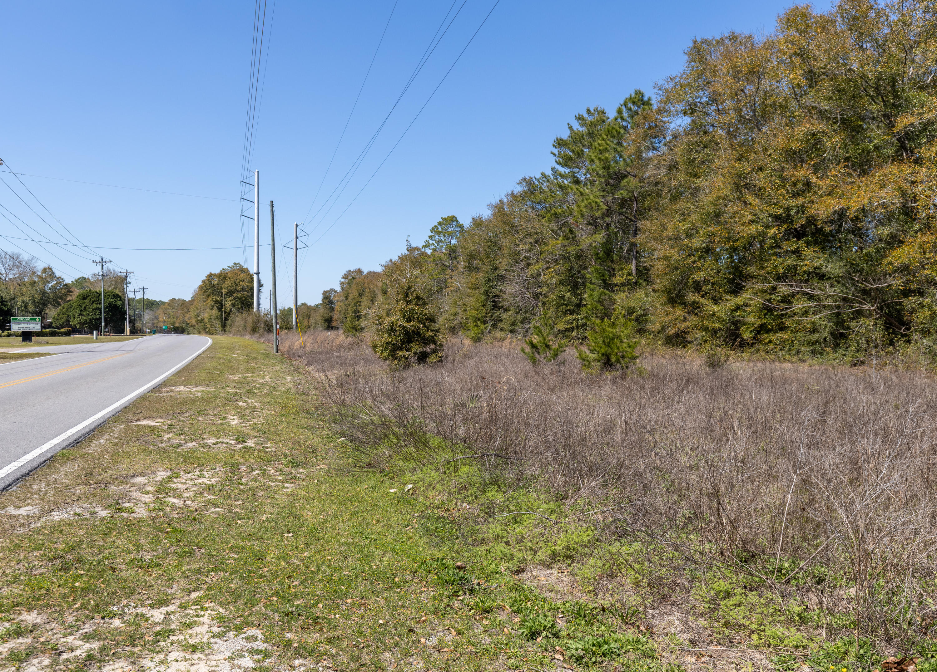 1.385 Acres On Walton Road DeFuniak Springs, FL 32433 - Photo 5 of 12 Facing W from Rd