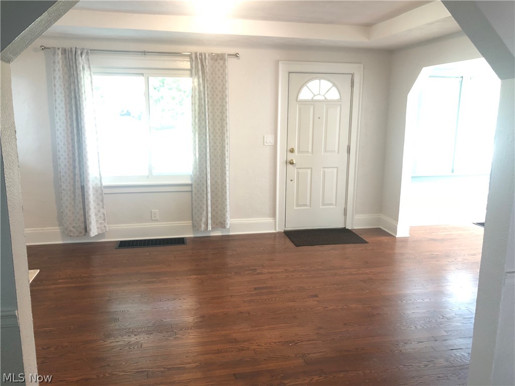 1684 Edgefield Road Lyndhurst, OH 44124 - Photo 4 of 33