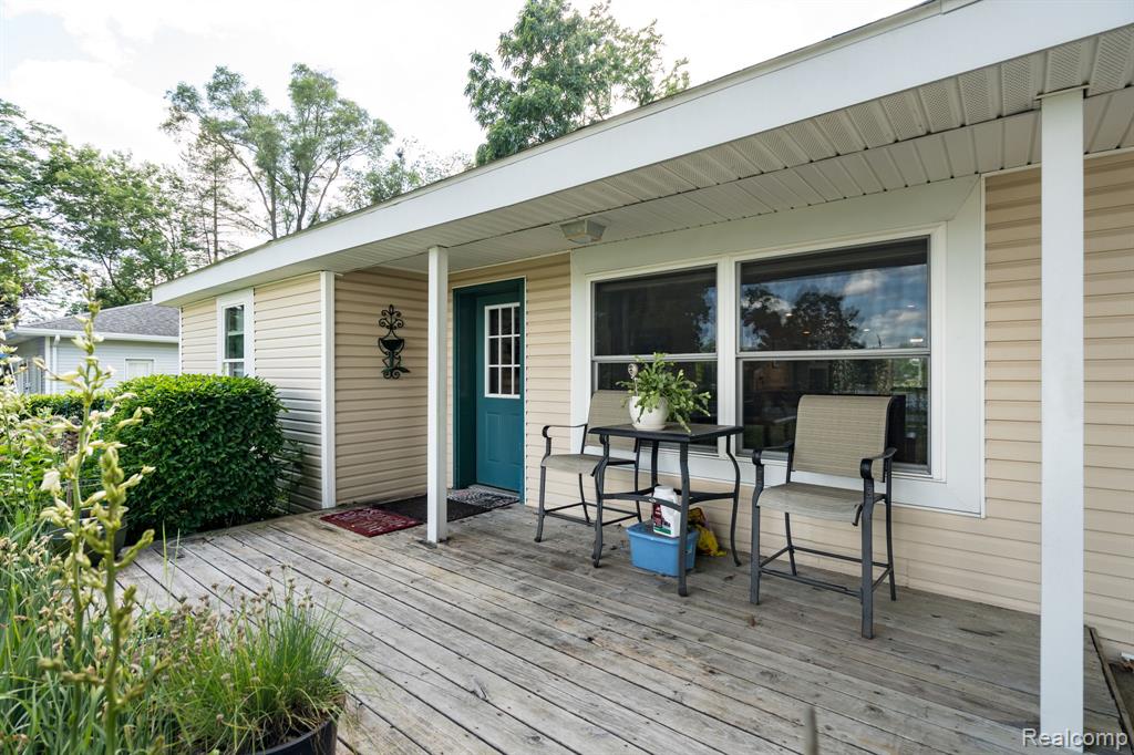 184 Crescent Road Waterford, MI 48327 - Photo 8 of 48 Gallery Image 8