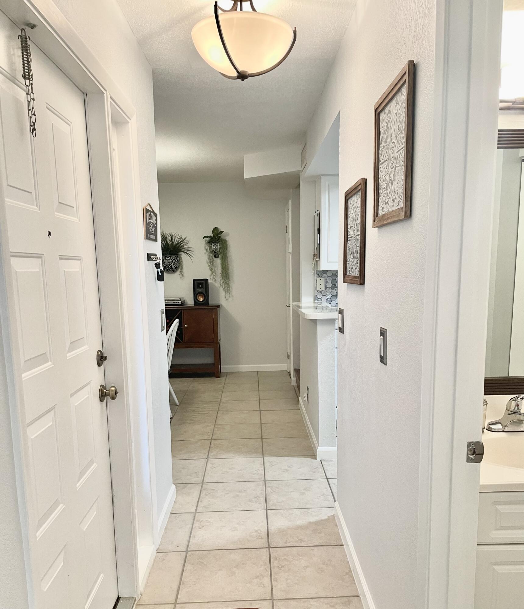 8171 Thames Boulevard, Unit B Boca Raton, FL 33433 - Photo 15 of 49 Entry