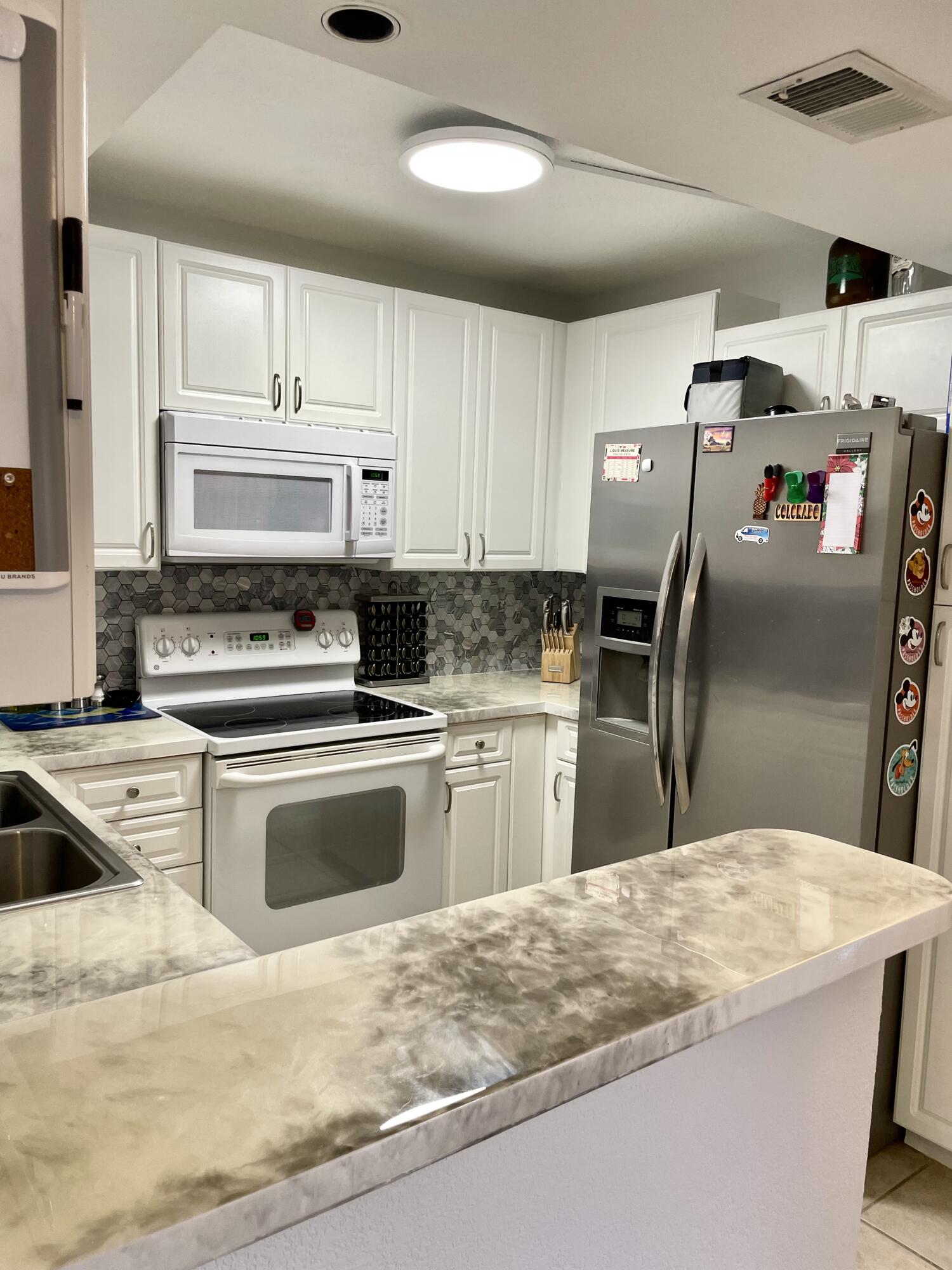8171 Thames Boulevard, Unit B Boca Raton, FL 33433 - Photo 16 of 49 Kitchen