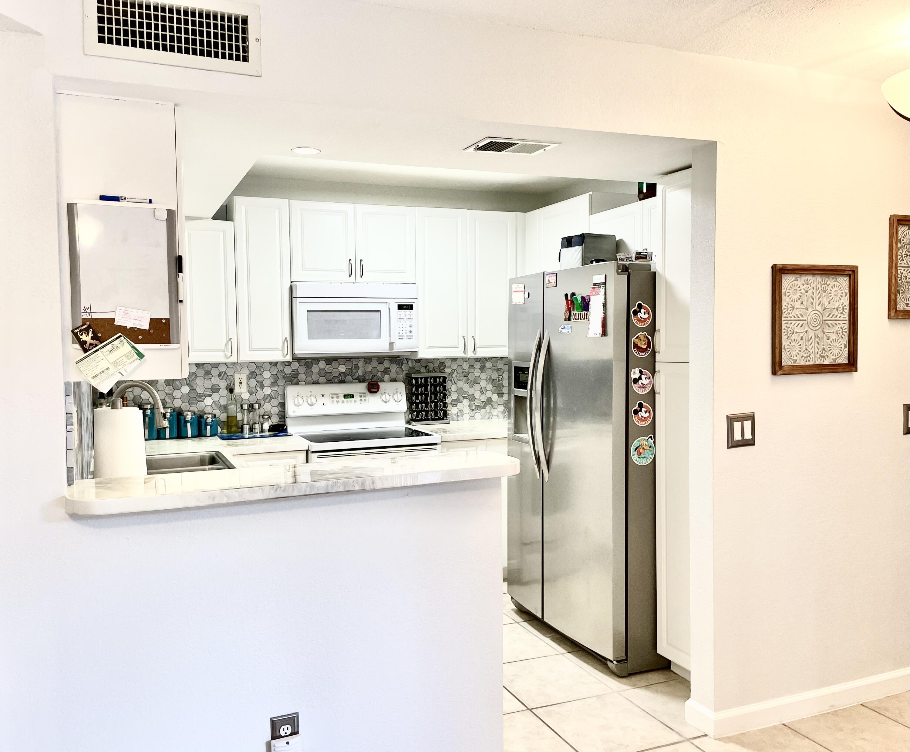 8171 Thames Boulevard, Unit B Boca Raton, FL 33433 - Photo 18 of 49 Kitchen