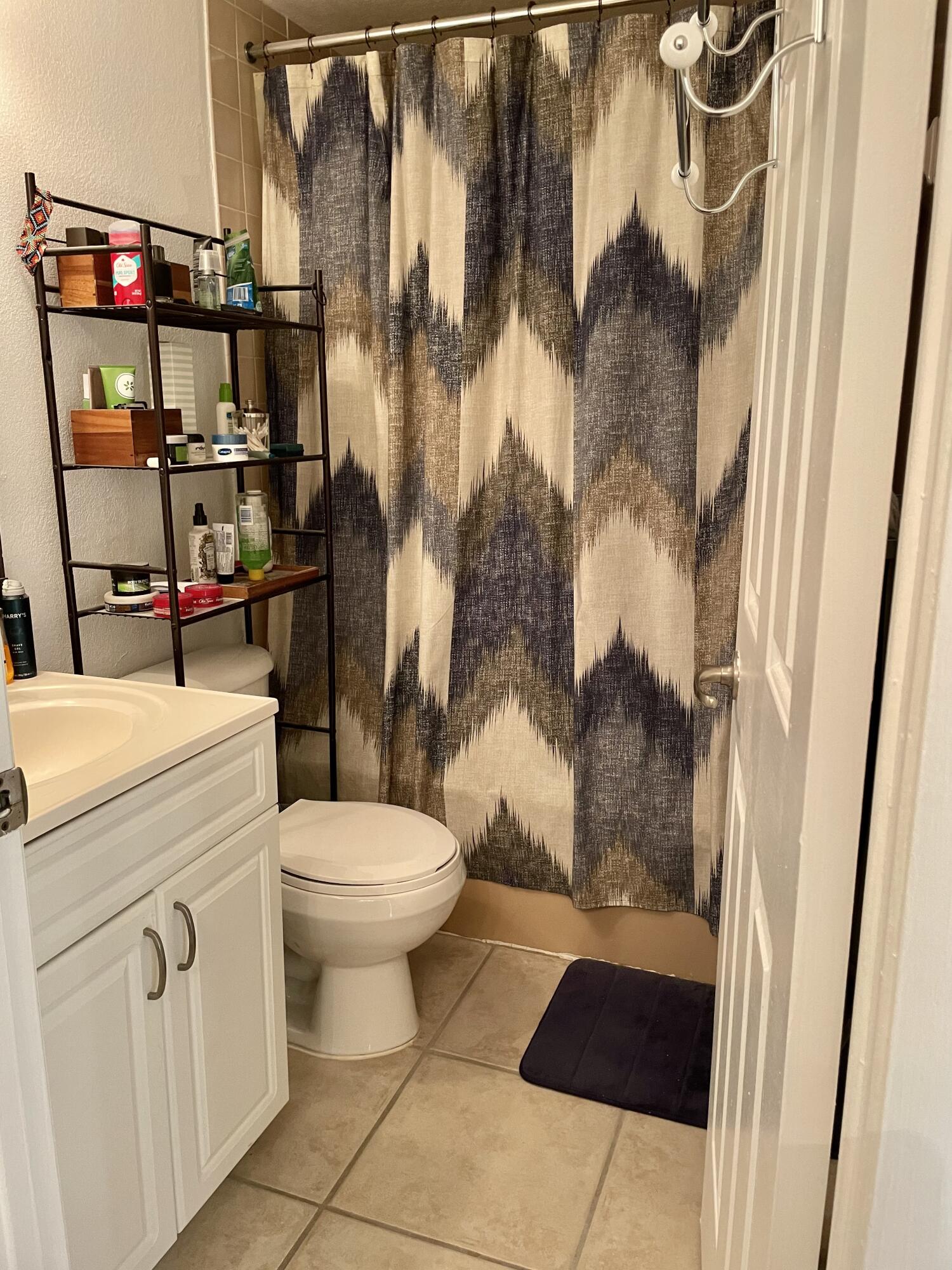 8171 Thames Boulevard, Unit B Boca Raton, FL 33433 - Photo 23 of 49 Master Bathroom