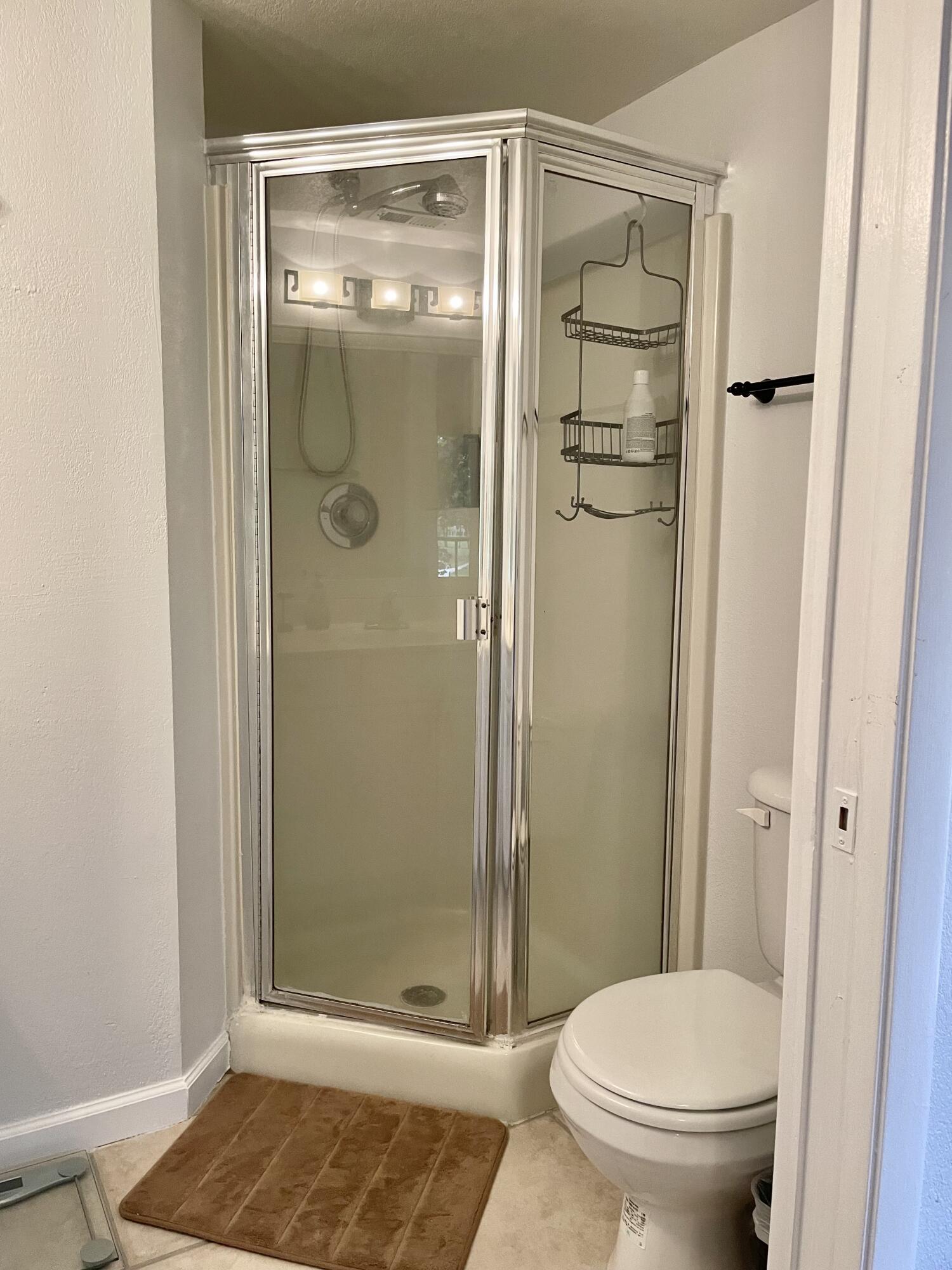 8171 Thames Boulevard, Unit B Boca Raton, FL 33433 - Photo 30 of 49 2nd Bathroom