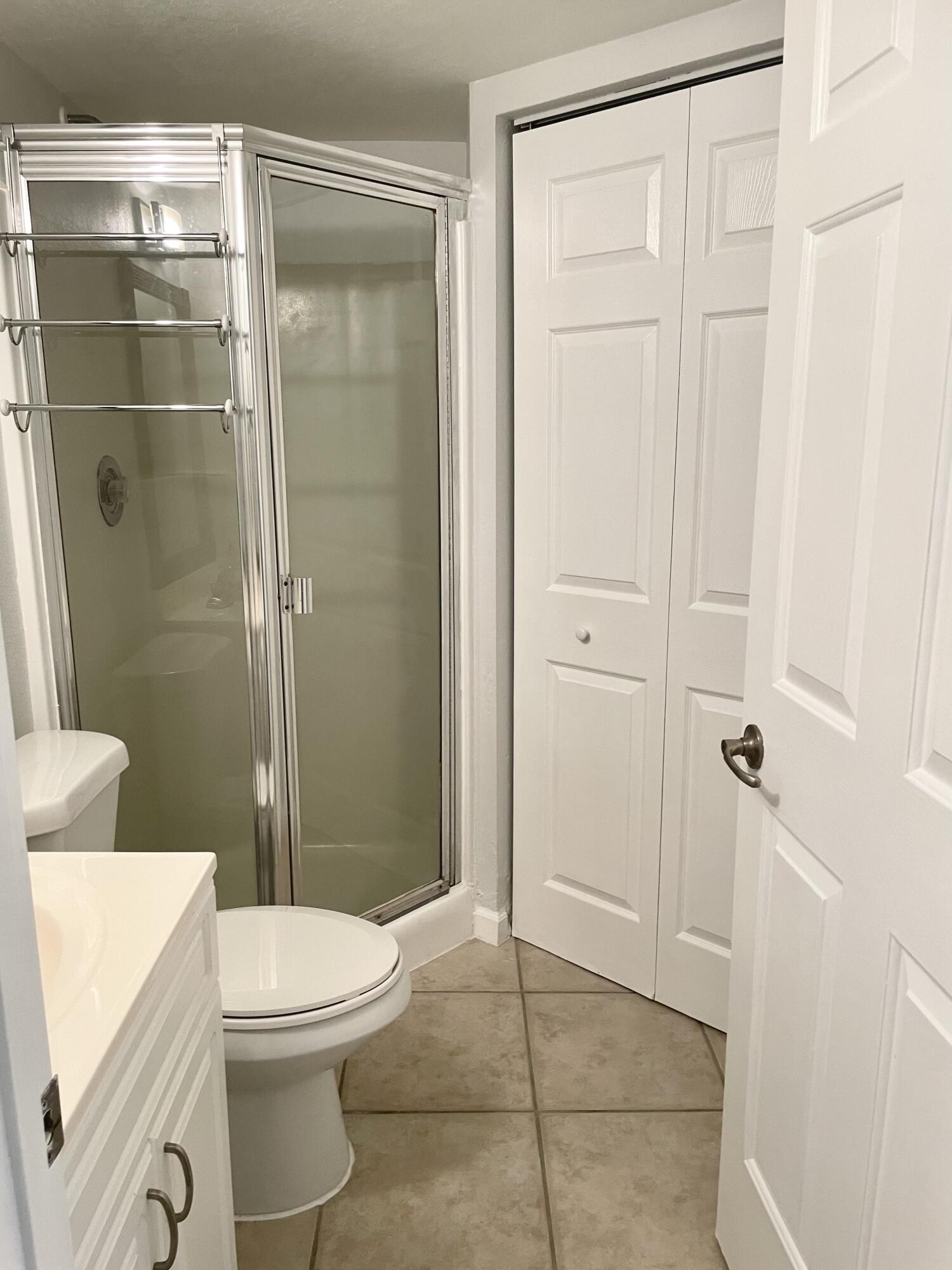 8171 Thames Boulevard, Unit B Boca Raton, FL 33433 - Photo 39 of 49 3rd Bathroom