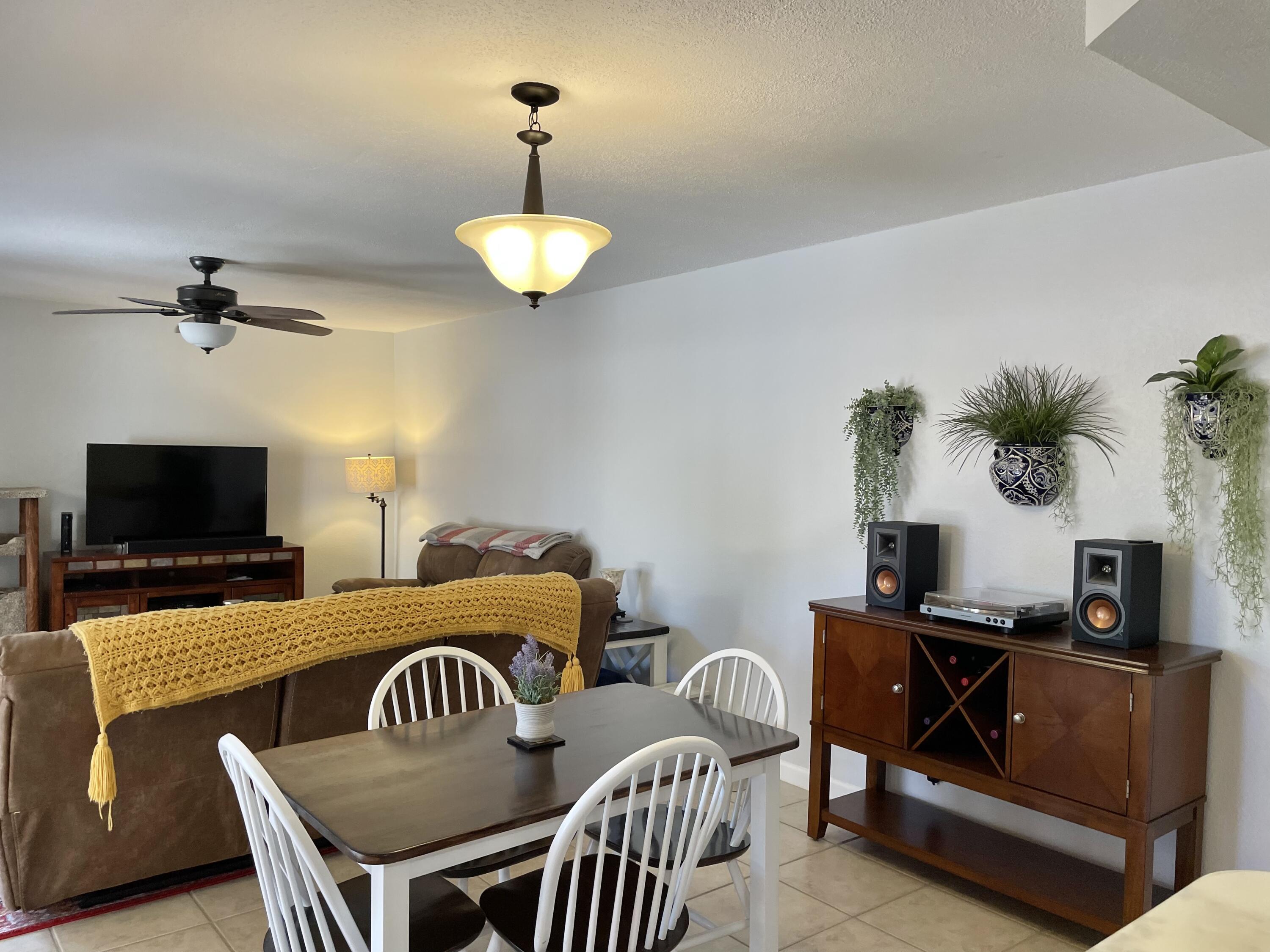 8171 Thames Boulevard, Unit B Boca Raton, FL 33433 - Photo 4 of 49 Dining-Living