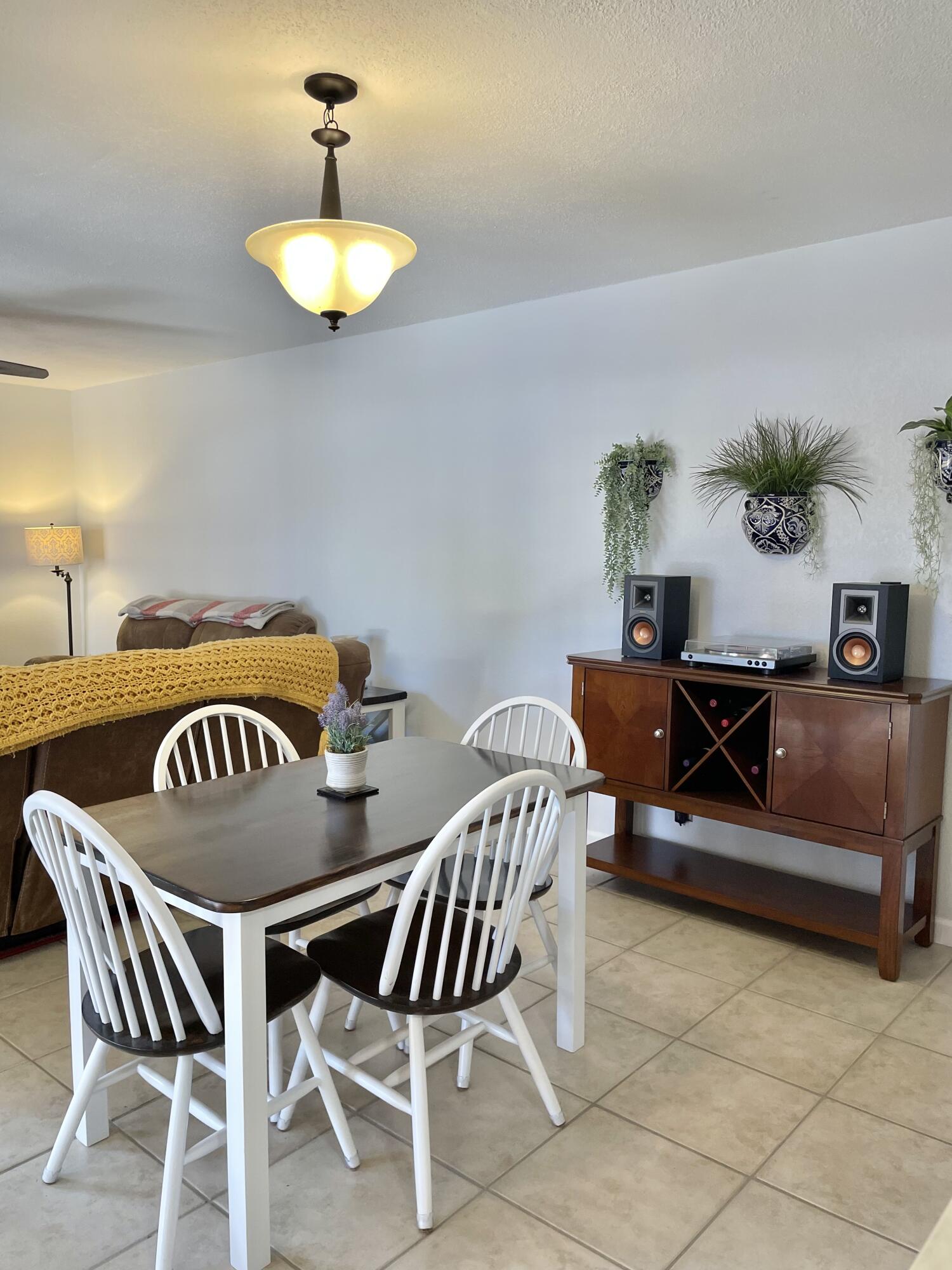 8171 Thames Boulevard, Unit B Boca Raton, FL 33433 - Photo 5 of 49 Dining-Living